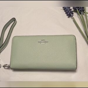 Coach Leather Wallet in PALE PISTACHIO - Nwt
